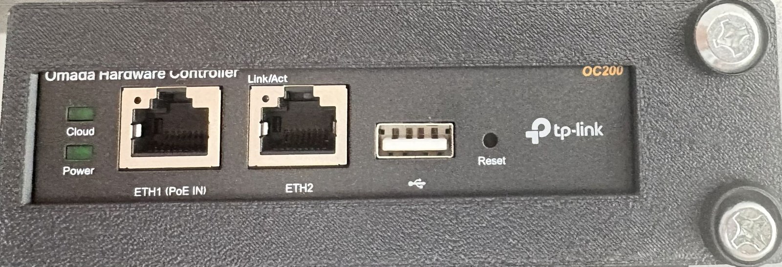 TP-Link Omada OC200 RackForge rack tartóban